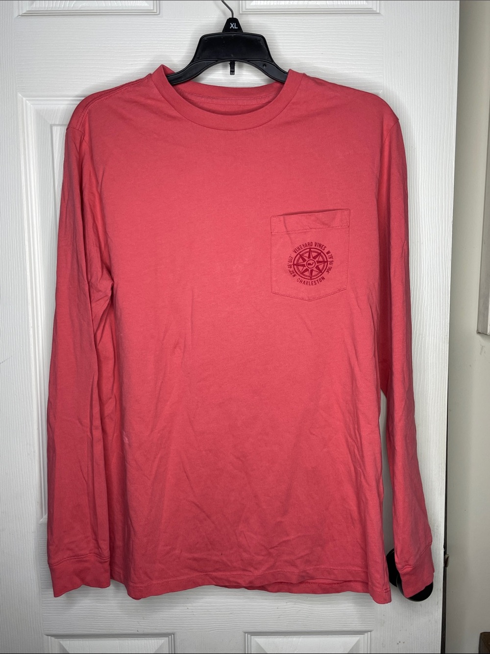 Vineyard Vines Long Sleeve Pocket Tee in Salmon Pink. Size S